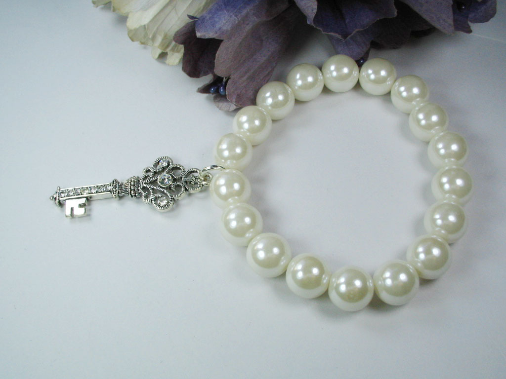 Pearl fancy fashionable bracelet