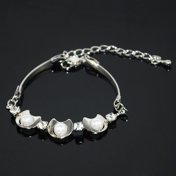 Alloy pearl bracelet