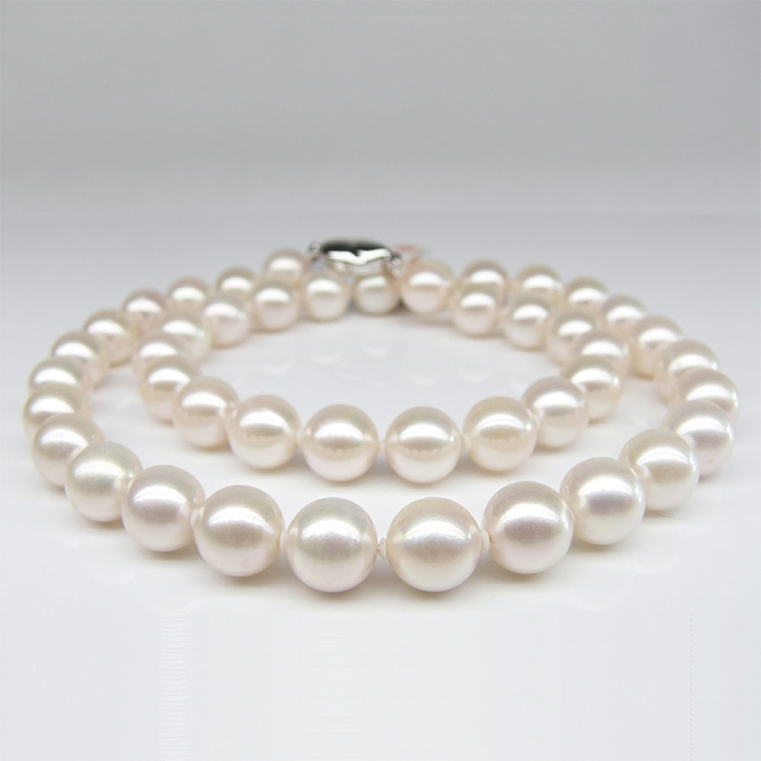 Pearl necklace